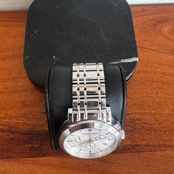 Burberry Chronograph Heritage BU1372 Silver Watch vintage - Picture 5 of 7